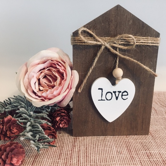 2/$15 Farmhouse "LOVE" Sign BRAND NEW & Adorable! - Picture 1 of 1